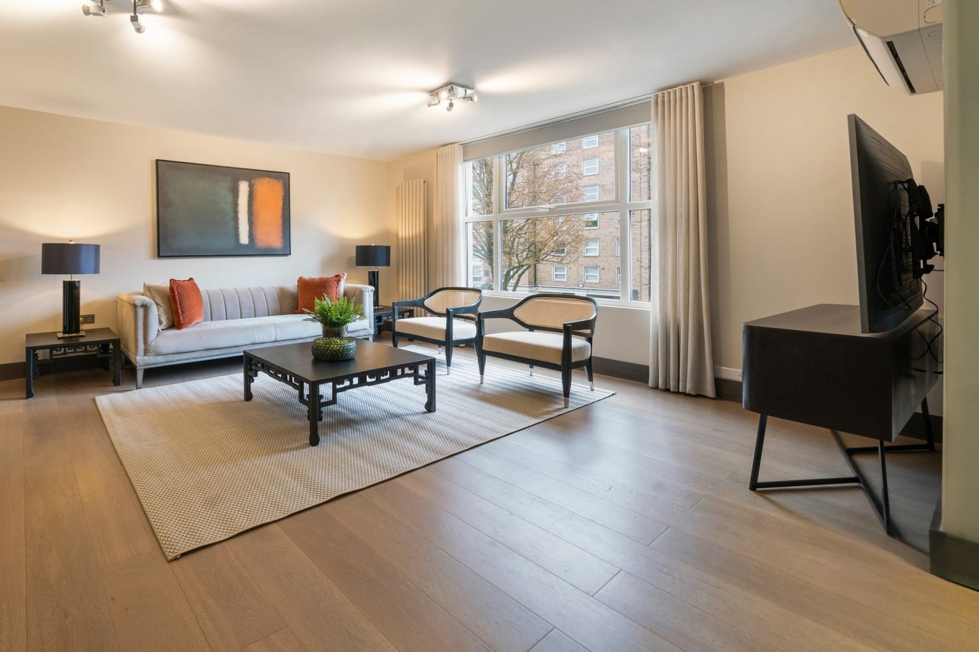 Flat Finchley Road in Greater London