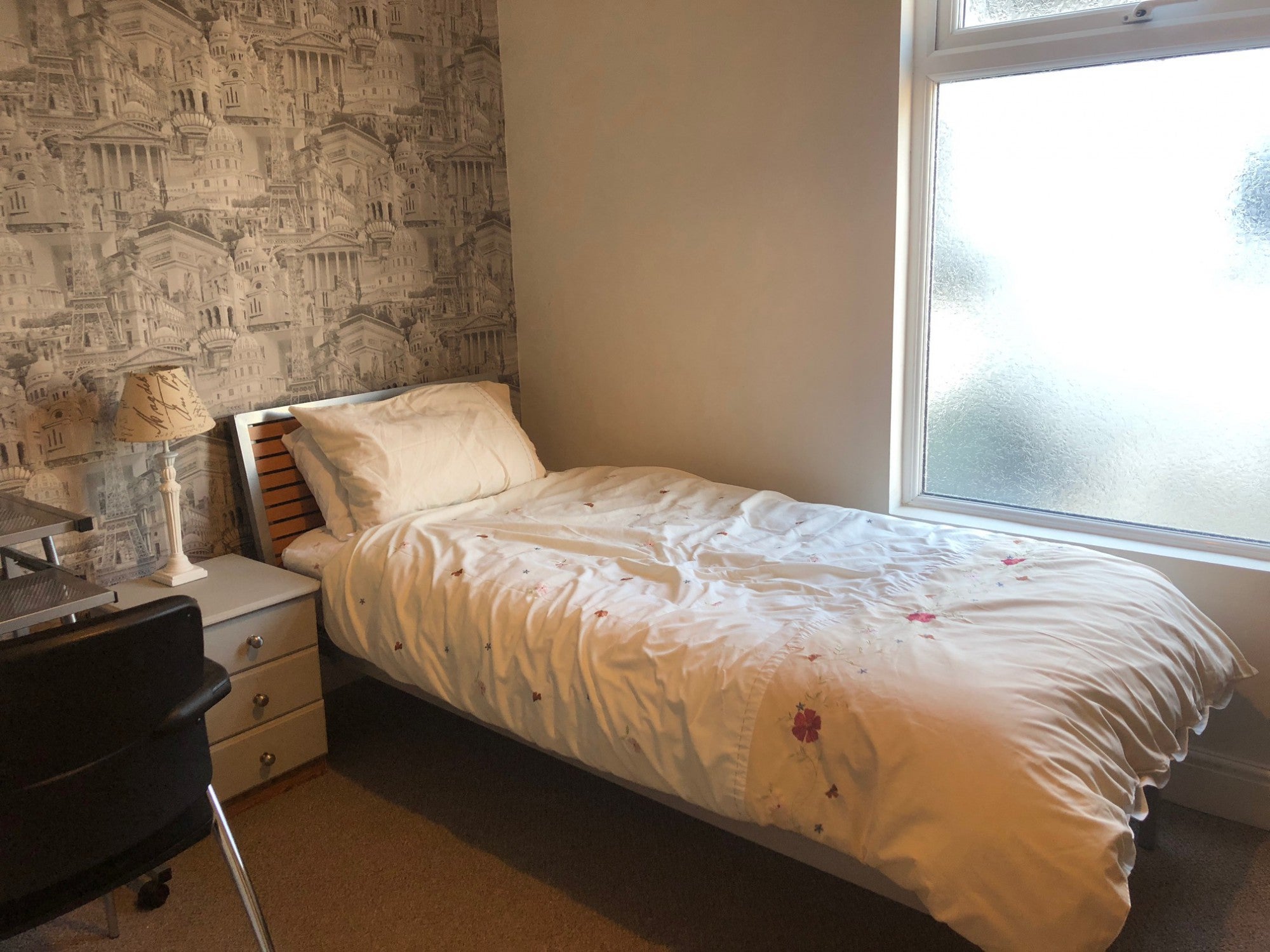 Room Manchester Road in Warrington