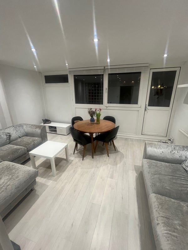 Room Twyford Street in Greater London