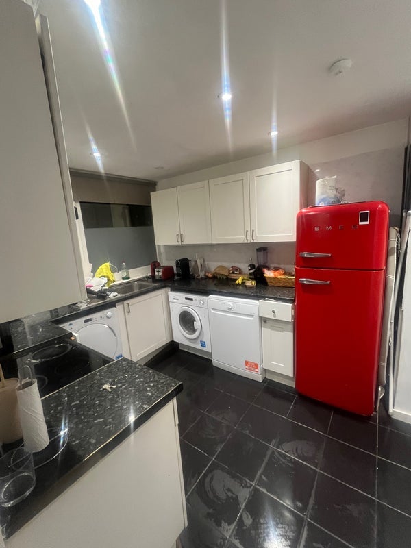 Room Twyford Street in Greater London