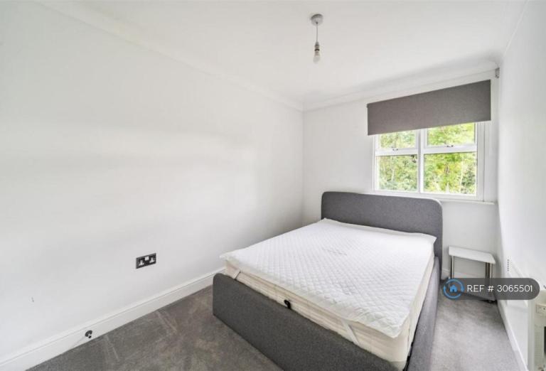 Flat Poplar Road in Metropolitan Borough of Solihull