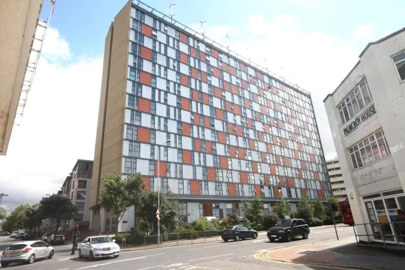 Flat London Road in Greater London