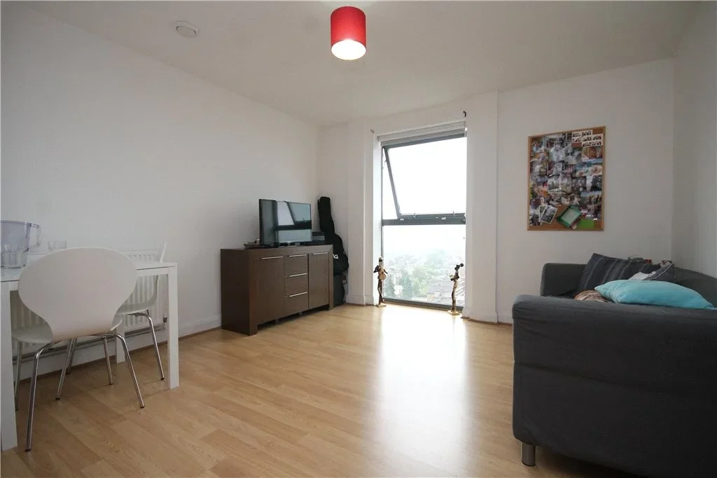 Flat London Road in Greater London