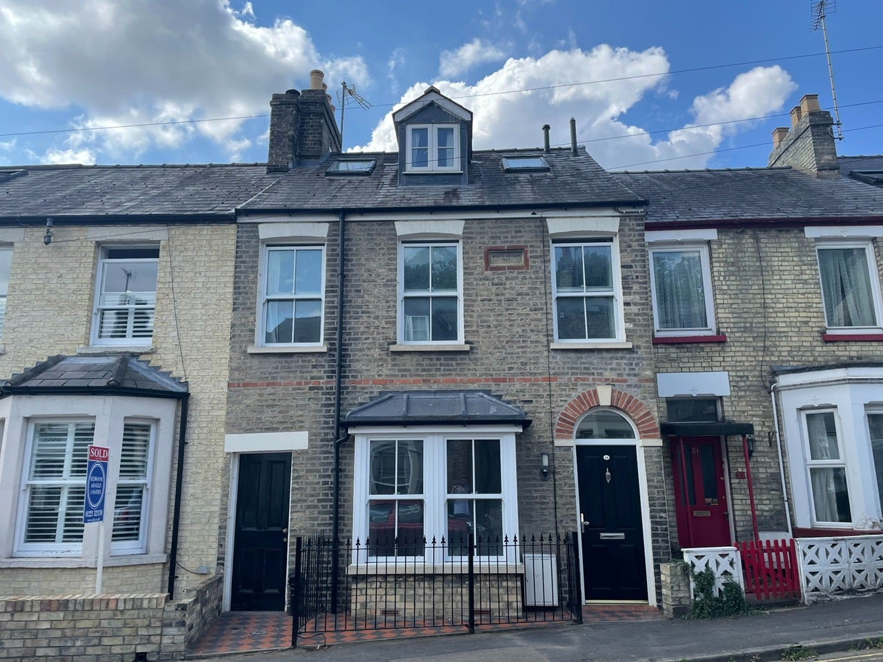 House Alpha Road in Cambridge