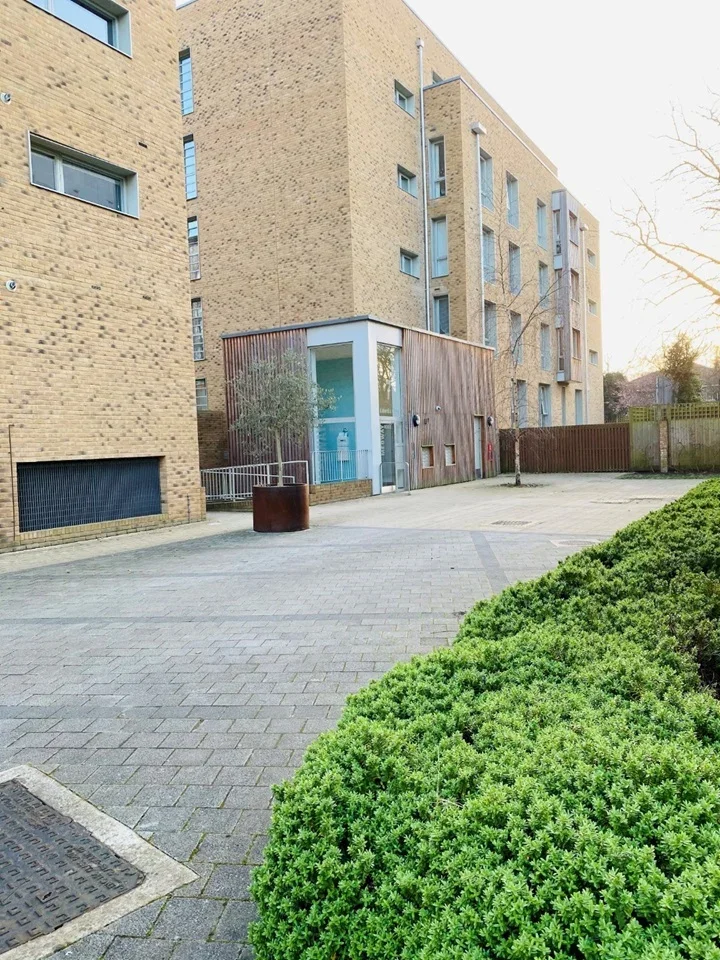 Flat Kidwells Close in Maidenhead