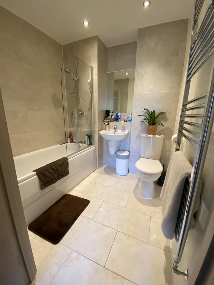 Flat Kidwells Close in Maidenhead