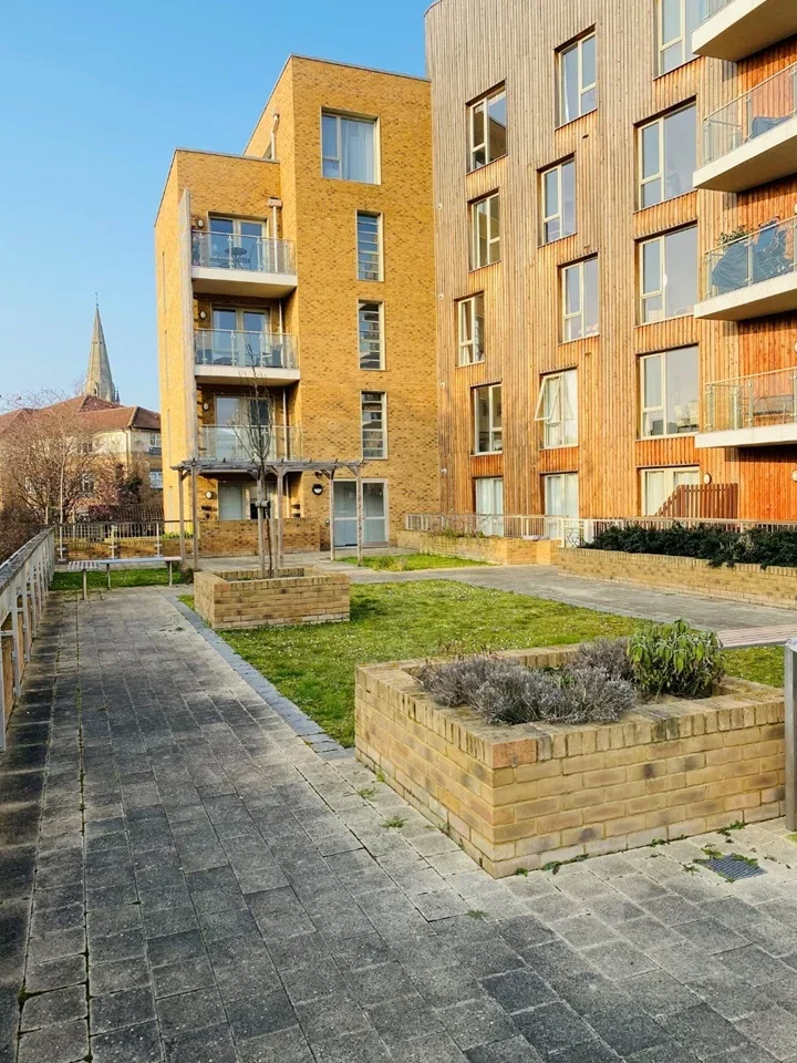 Flat Kidwells Close in Maidenhead