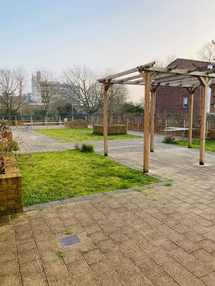 Flat Kidwells Close in Maidenhead
