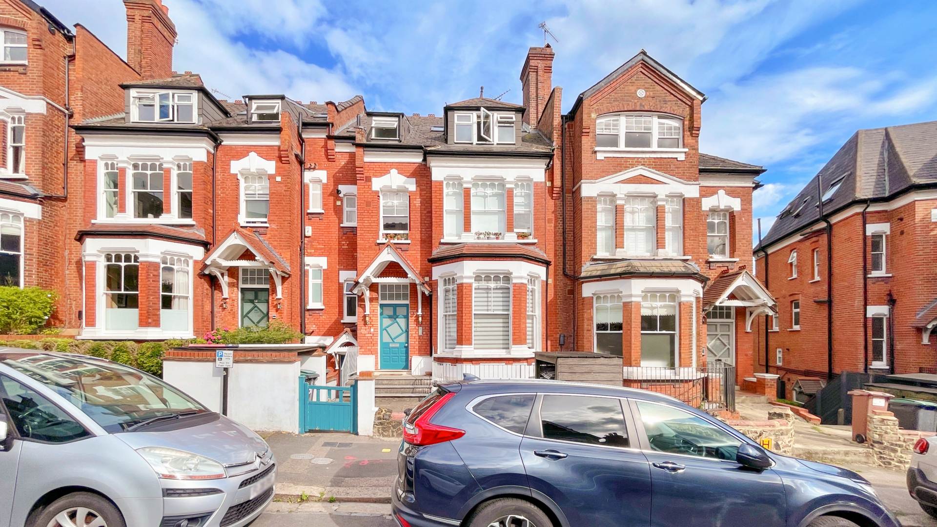 Flat Church Crescent in Greater London