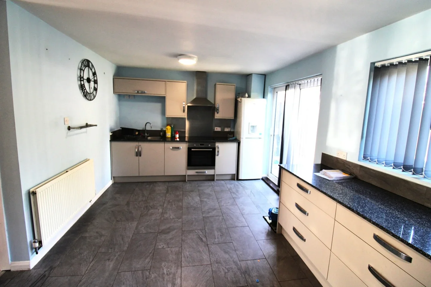 House Heston Avenue in Greater London