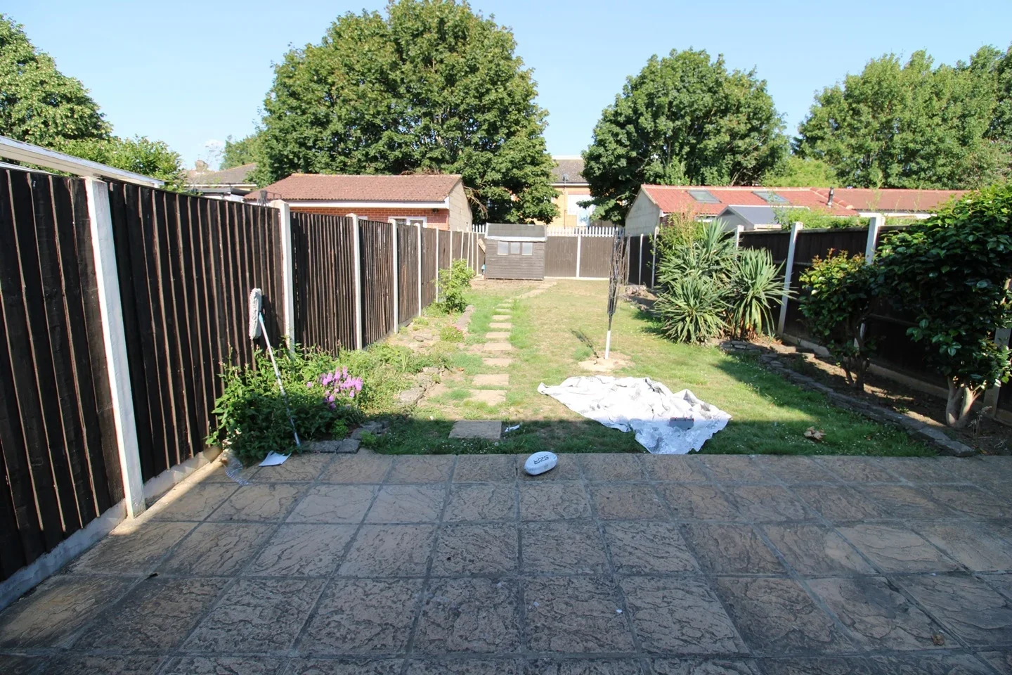 House Heston Avenue in Greater London