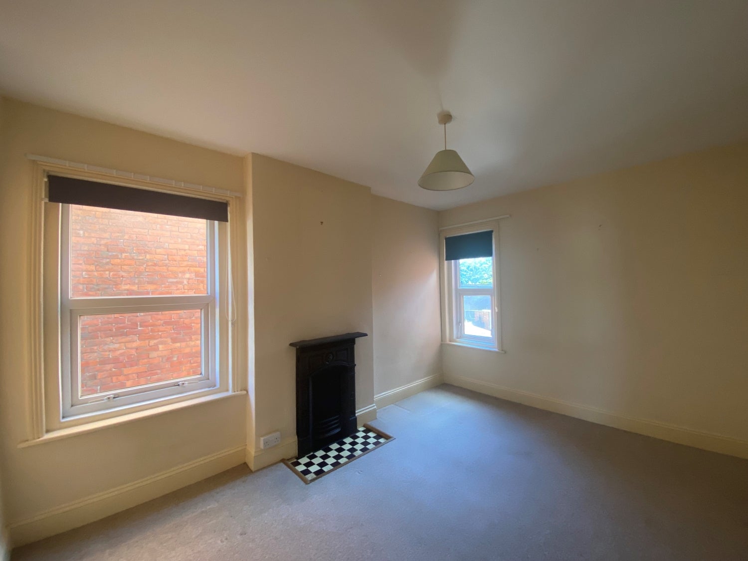 Flat Newbury in Gillingham