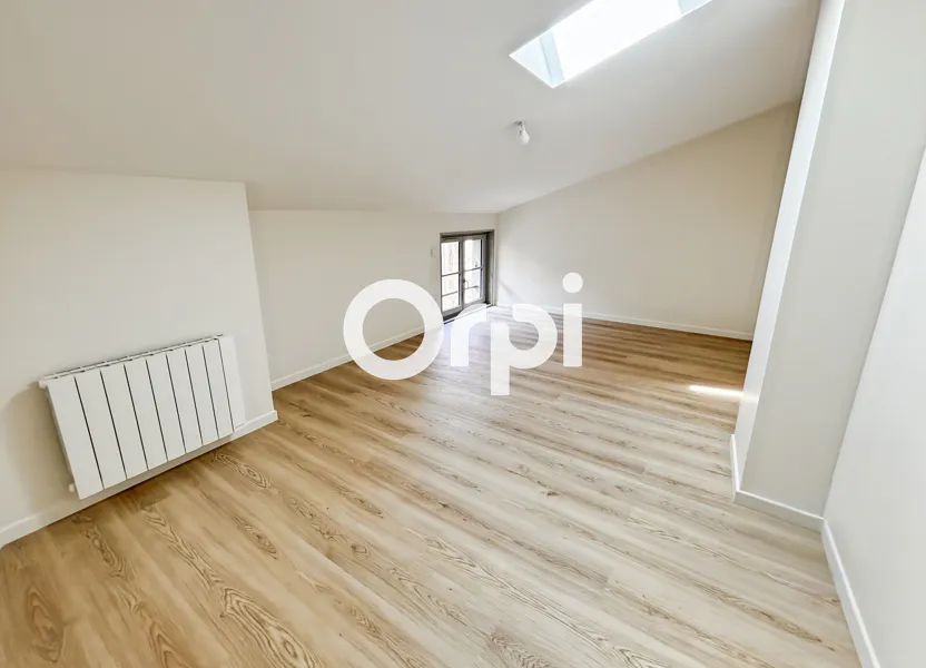 Flat Route de Coise in Saint-Symphorien-sur-Coise