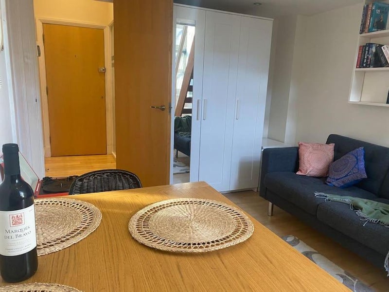 Flat Surrey Row in Greater London