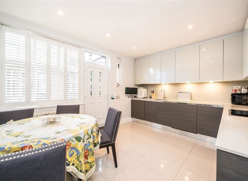 Flat Onslow Square in Greater London