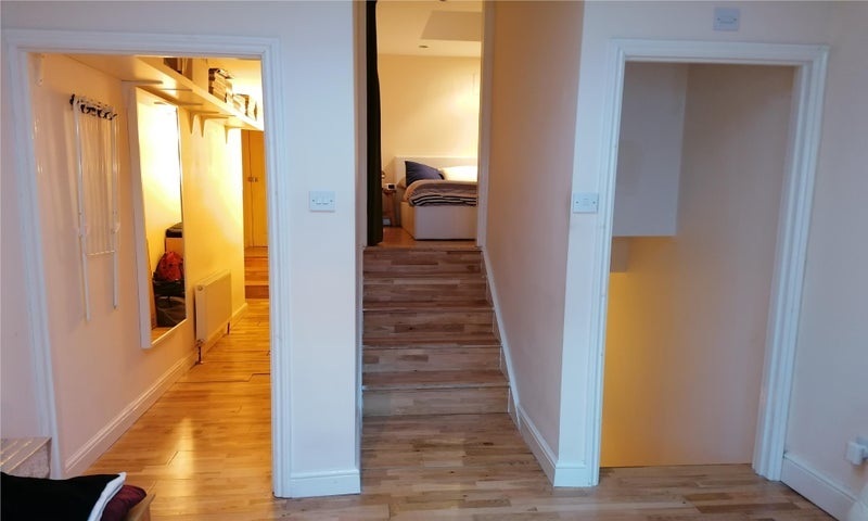 Flat Mayflower Road in Greater London
