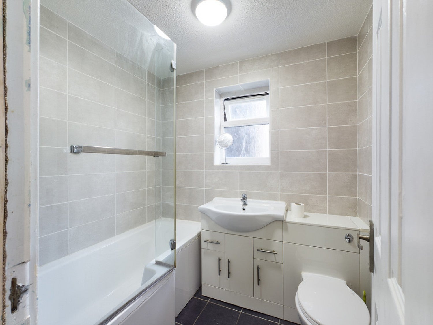 Flat Nuthurst Close in Brighton