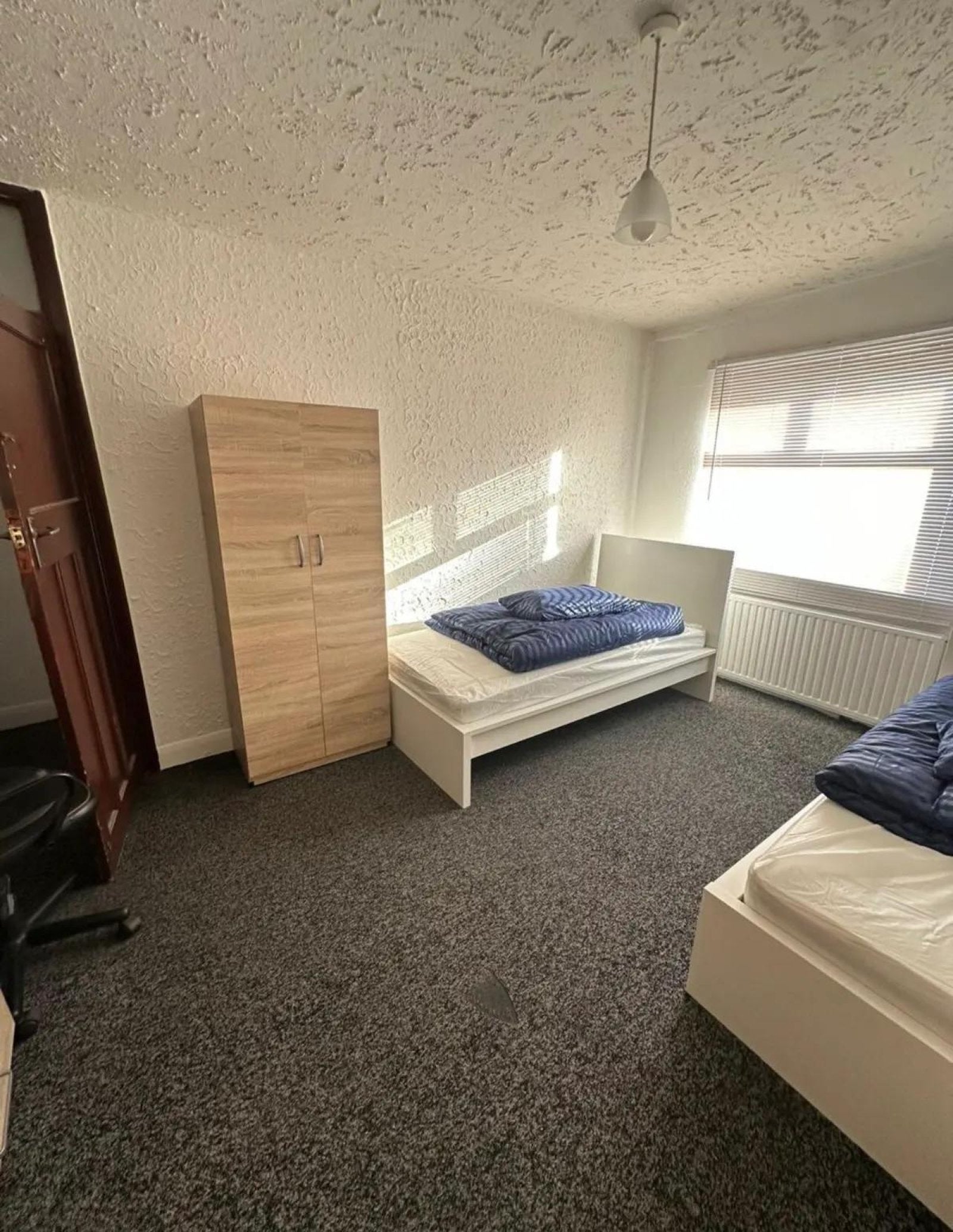 Room Sullivan Avenue in Greater London