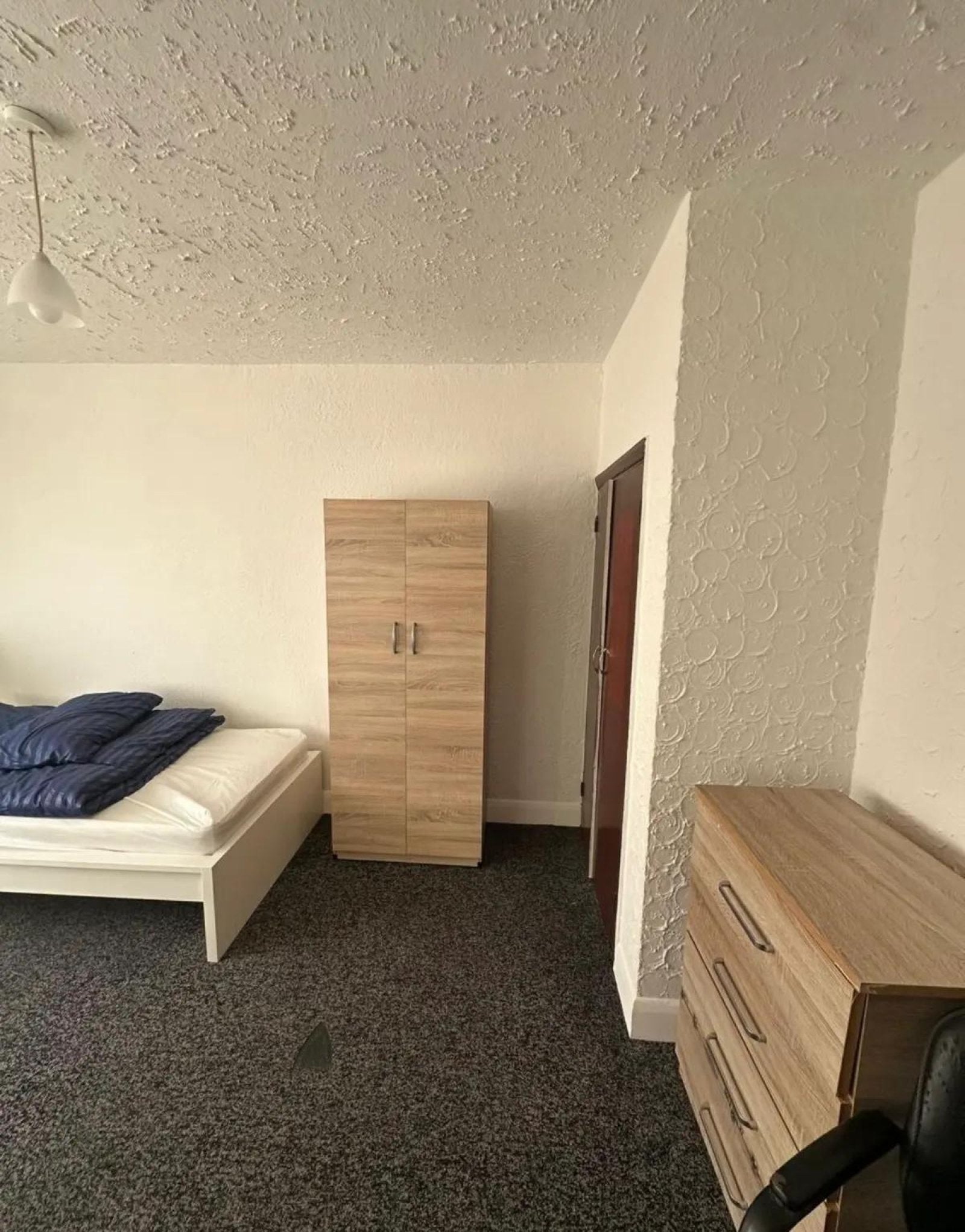 Room Sullivan Avenue in Greater London