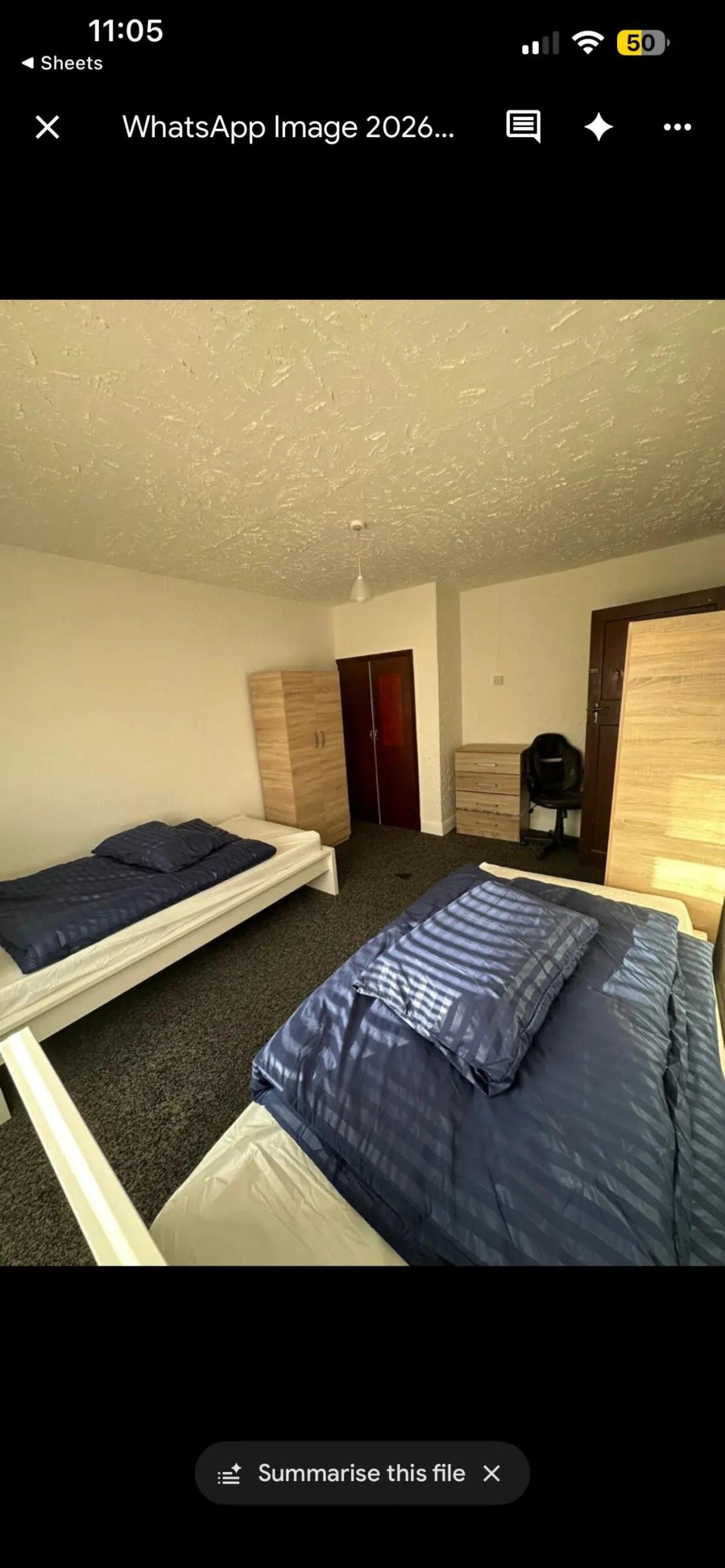 Room Sullivan Avenue in Greater London