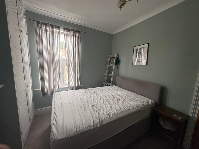 Room Hollydale Road in Greater London