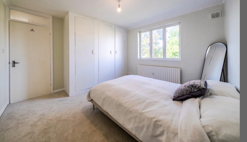 Room Grafton Square in Greater London