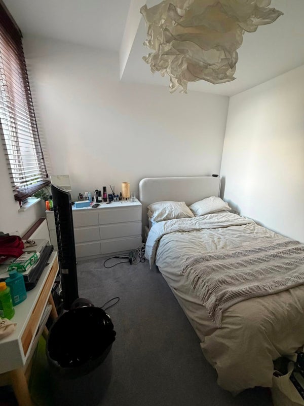 Flat Voltaire Road in Greater London
