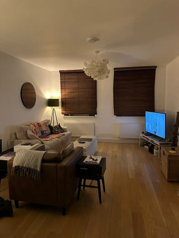 Flat Voltaire Road in Greater London