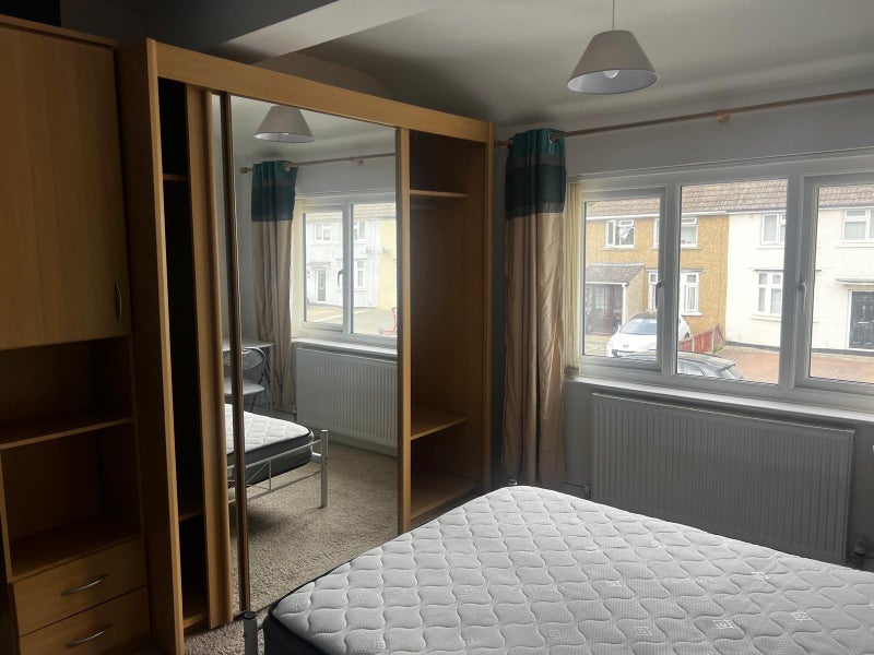 Room Springfield Park Road in Chelmsford
