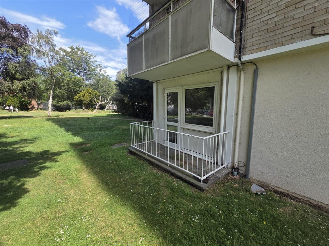 Flat Wanborough Drive in Greater London