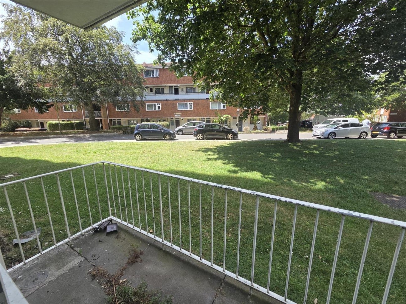Flat Wanborough Drive in Greater London