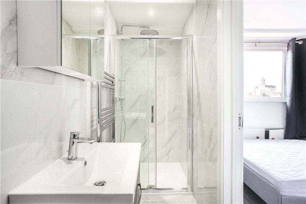 Flat Elmside in Guildford