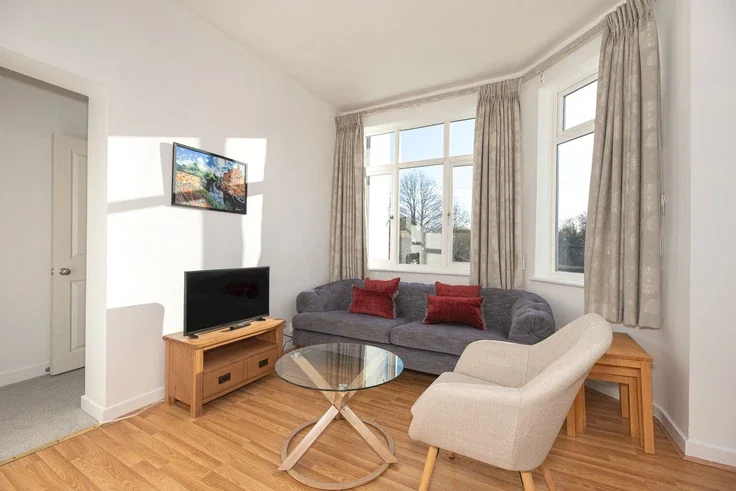 Flat Oakhill Road in Greater London