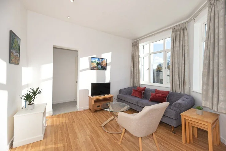 Flat Oakhill Road in Greater London