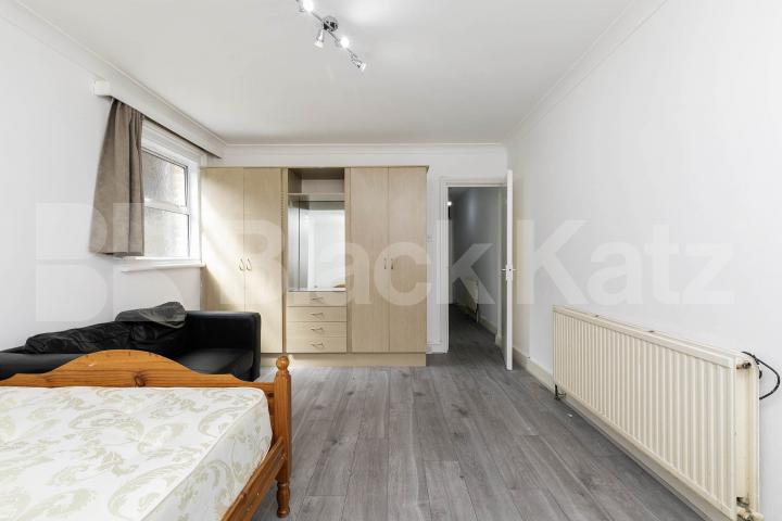 Flat Iverson Road in Greater London