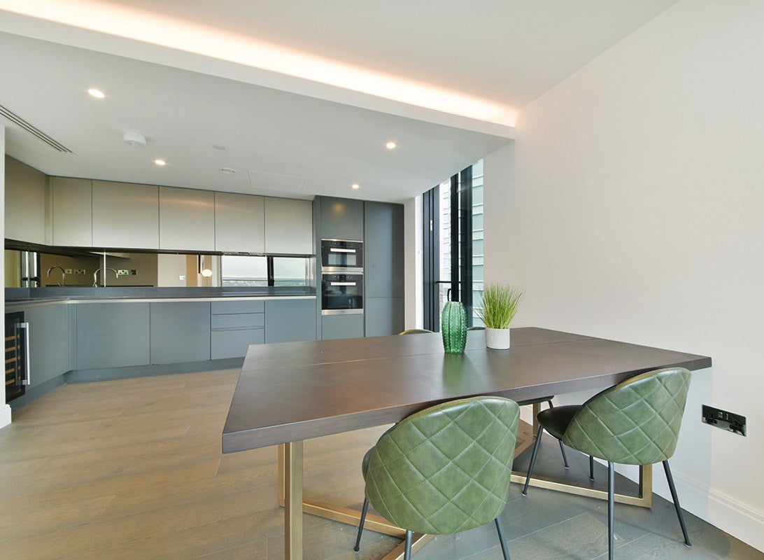 Flat Albert Embankment in Greater London