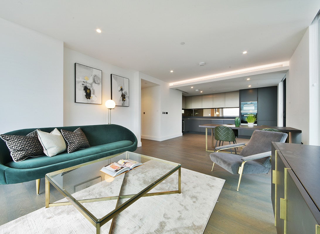 Flat Albert Embankment in Greater London