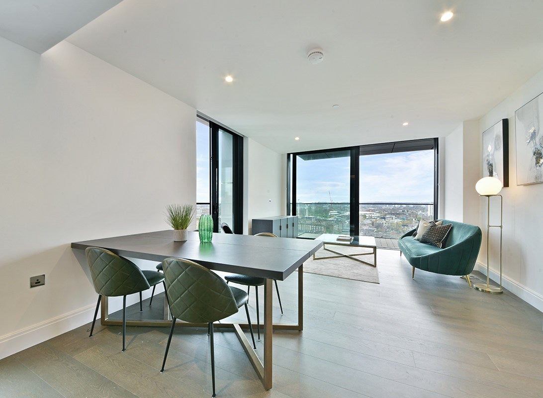 Flat Albert Embankment in Greater London