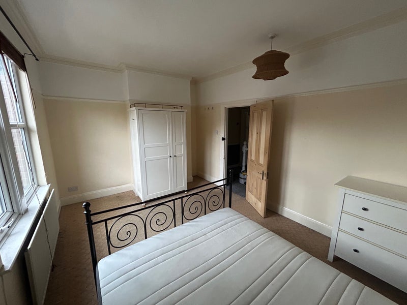 Room De Lacy Mount in Leeds