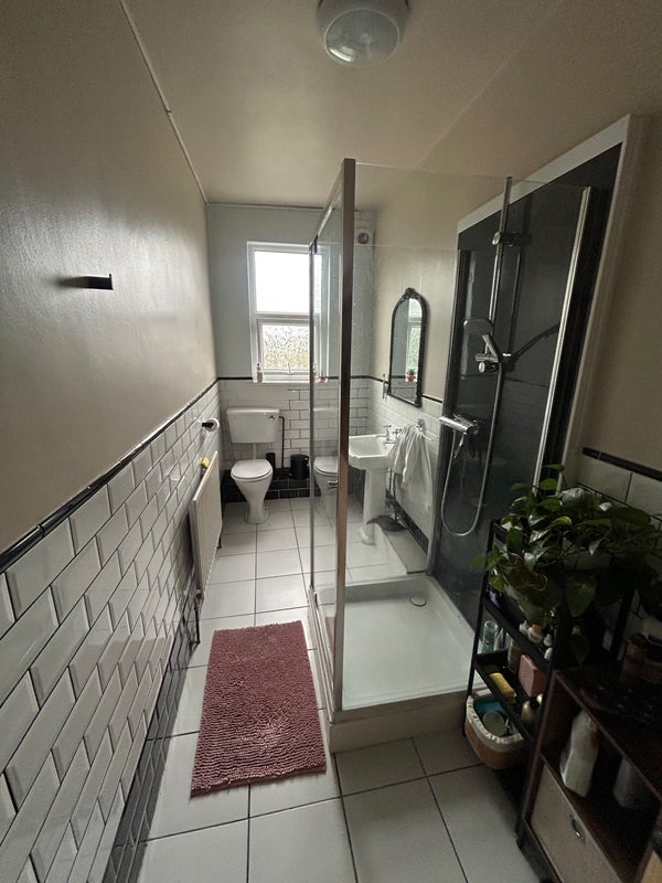 Room De Lacy Mount in Leeds
