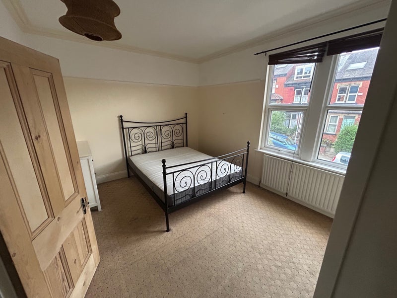 Room De Lacy Mount in Leeds