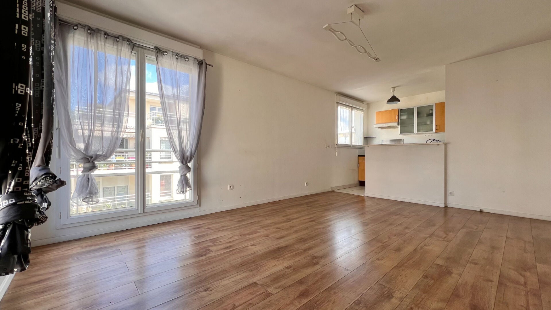 Appartement Place Léon Cassé à Corbeil-Essonnes