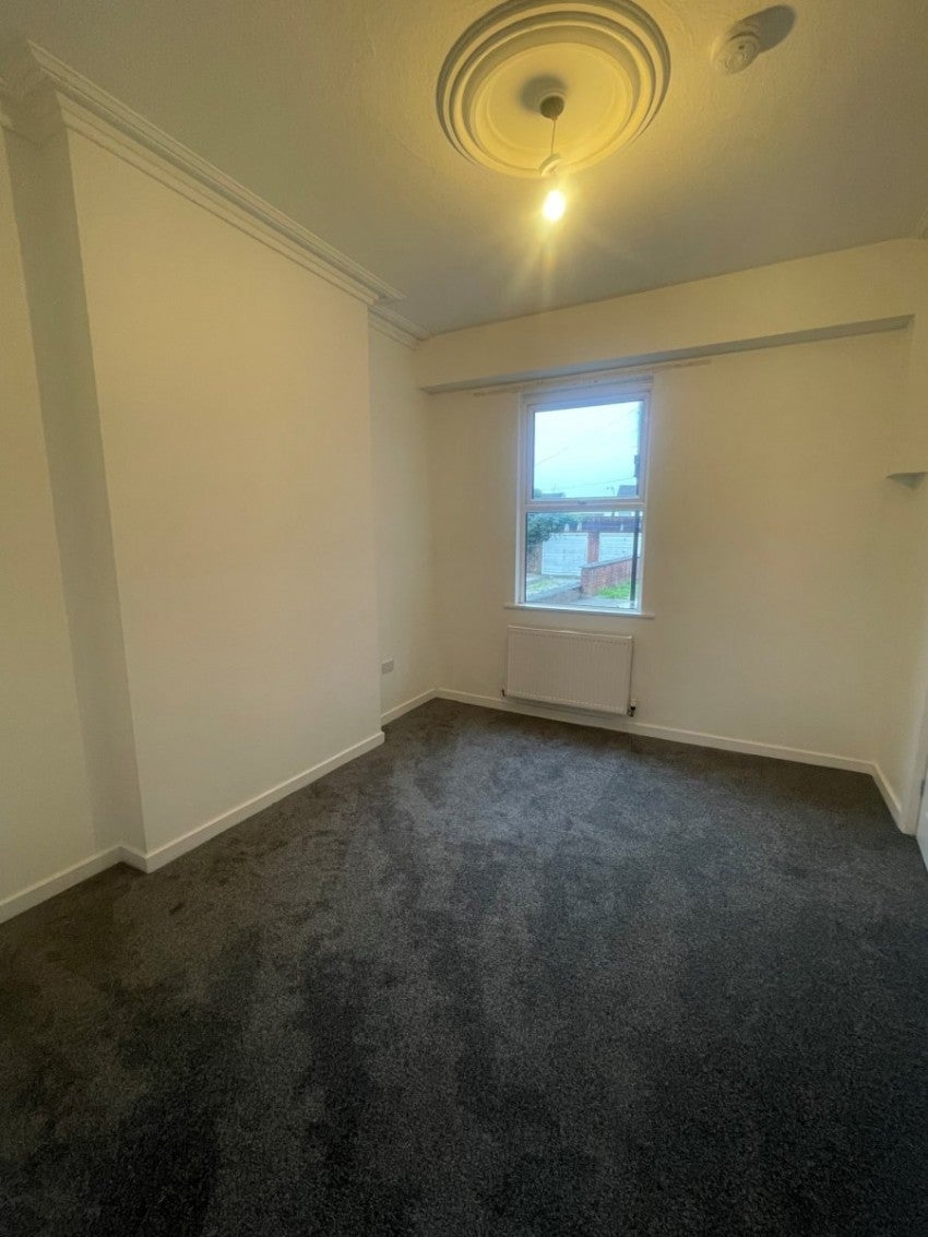 Flat Ormskirk Road in Wigan