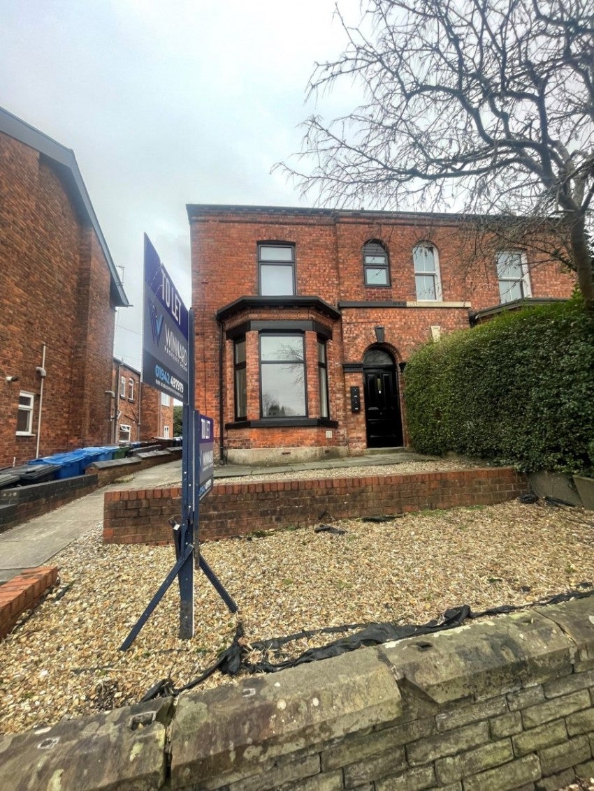 Flat Ormskirk Road in Wigan