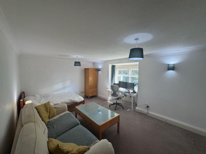 Room Surrey Road in Bournemouth