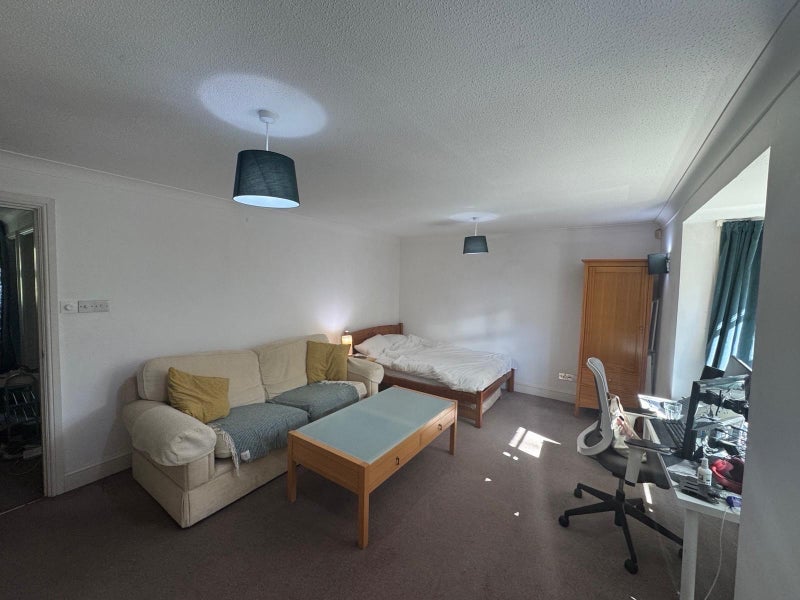 Room Surrey Road in Bournemouth