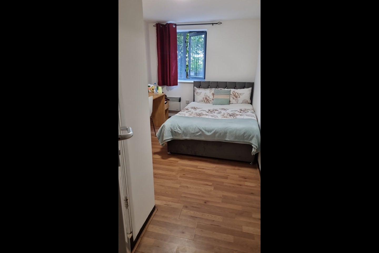 Room Master Gunner Place in Greater London