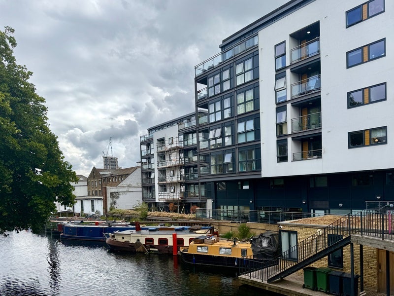 Flat Eagle Wharf Road in Greater London
