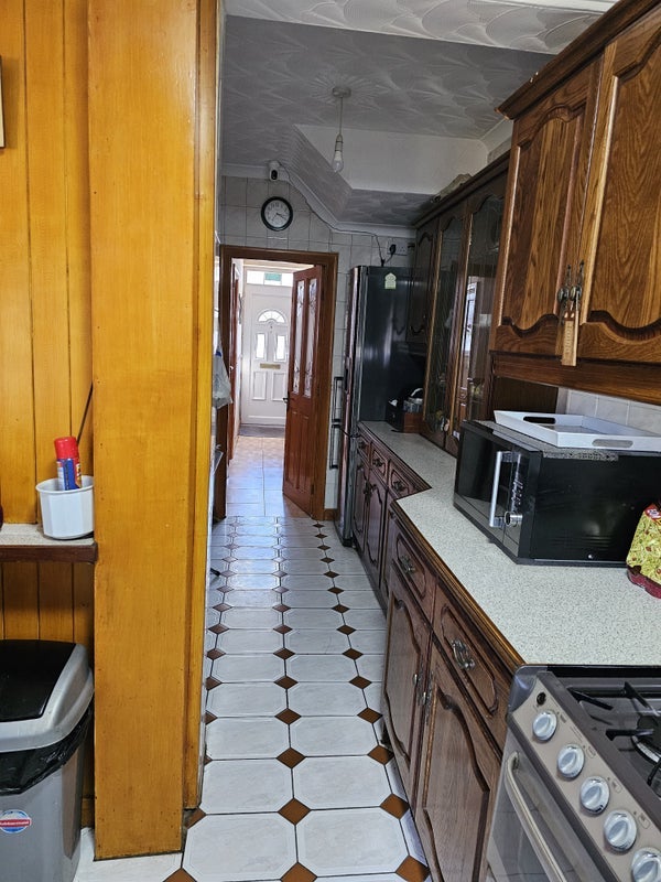 Room Petersfield Avenue in Slough