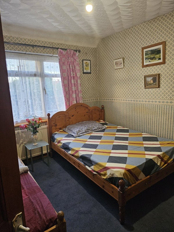 Room Petersfield Avenue in Slough